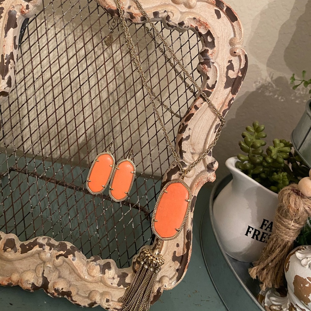 Coral Kendra Scott necklace & earrings set